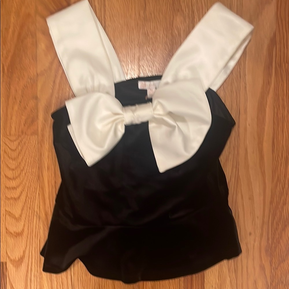 Girls medium Elegant Black and White Bow Top